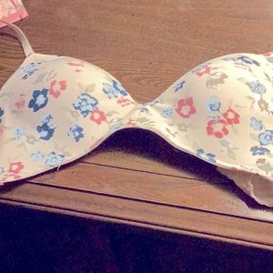 Multicolored bra. Excellent condition. Size 38C.
